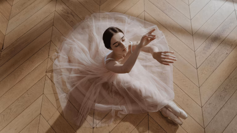 “Ballerina Breasts”: O perigoso retorno da fragilidade imposta como moda.