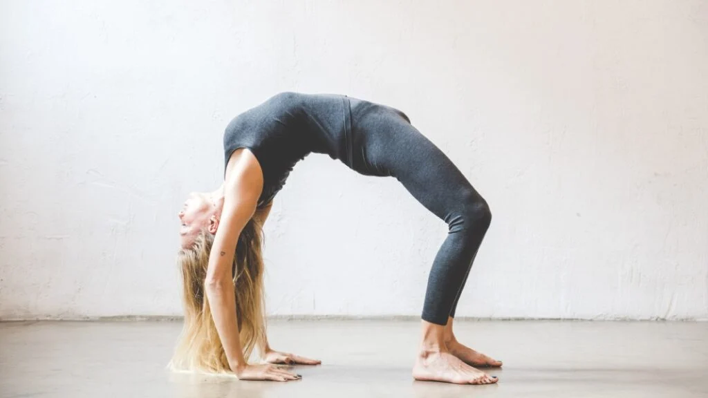 Yoga é pausa ou performance? 4 yoga cisne negro